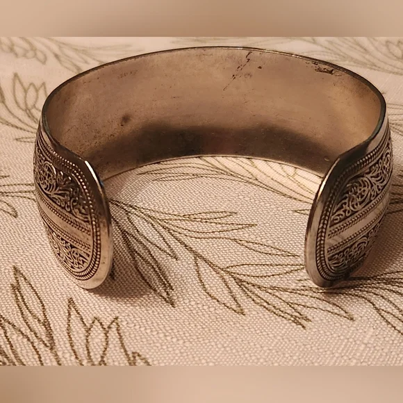 Beautiful Thick Silver Plate Tibet Style Boho Bangle Bracelet - Picture 4 of 5